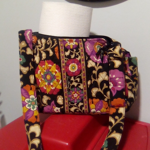 Beautiful Pattern Vera Bradley Shoulder Bag Retired Print - Picture 12 of 13